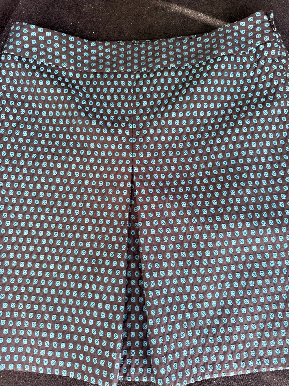 LOFT PETITE Women ‘s Black Mini Skirt with Teal Geometric Print